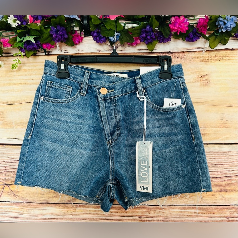 YMI Juniors High Rise Crossover Raw Hem Distressed Denim Shorts Size 5 NWT